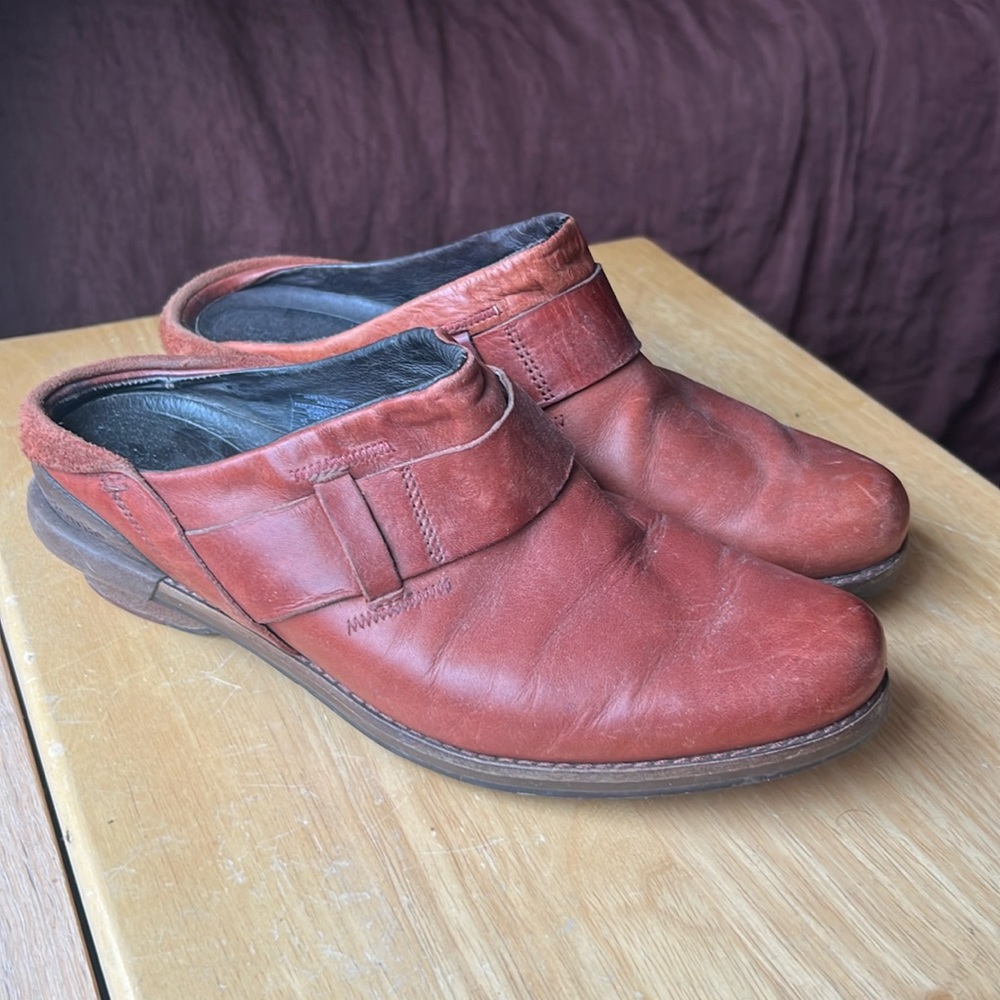 Patagonia leather women’s clogs 7